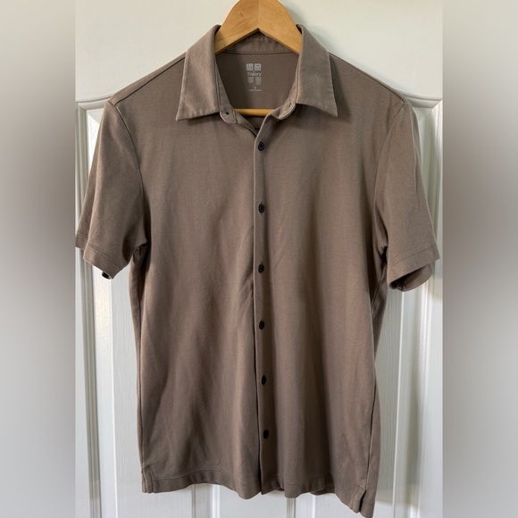 Uniqlo x Theory Collab AIRism Shirt 🤎 Taupe Brown | Size S | Cool & Minimalist 👕 - Picture 1 of 10